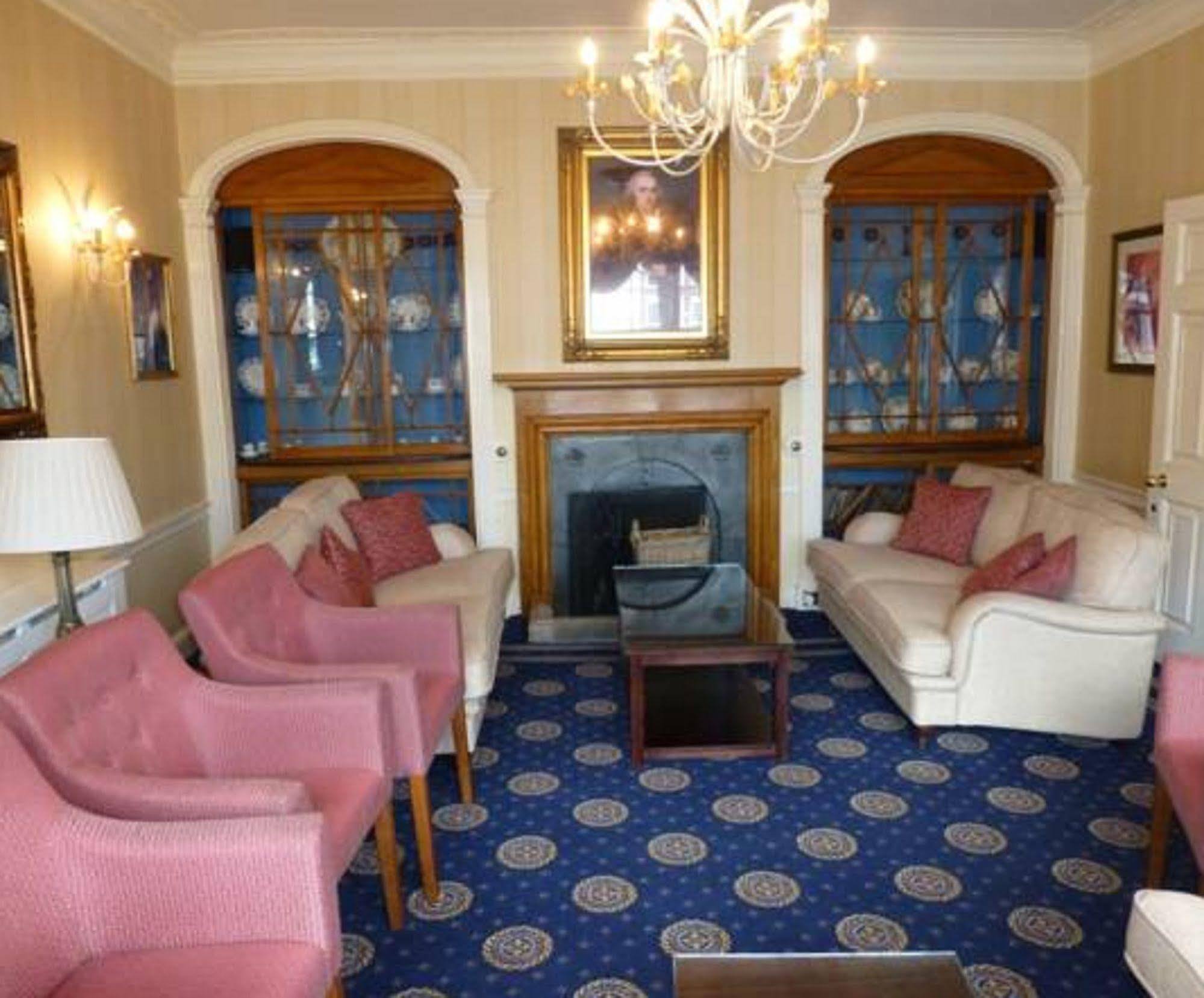 The Bear Hotel Devizes Exterior foto