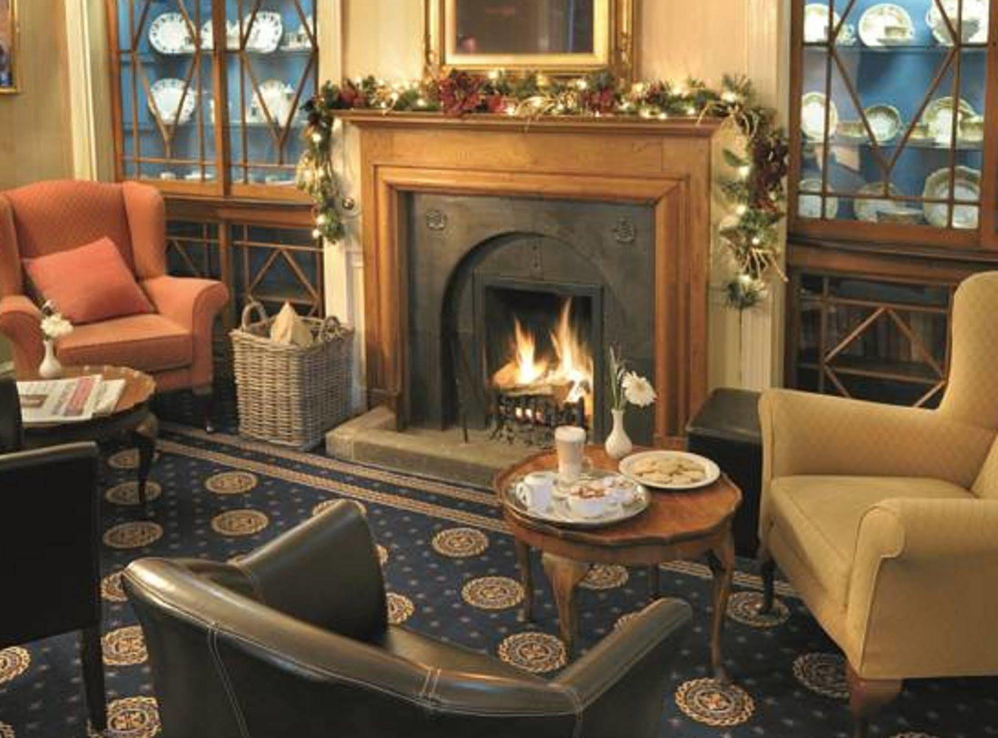 The Bear Hotel Devizes Exterior foto