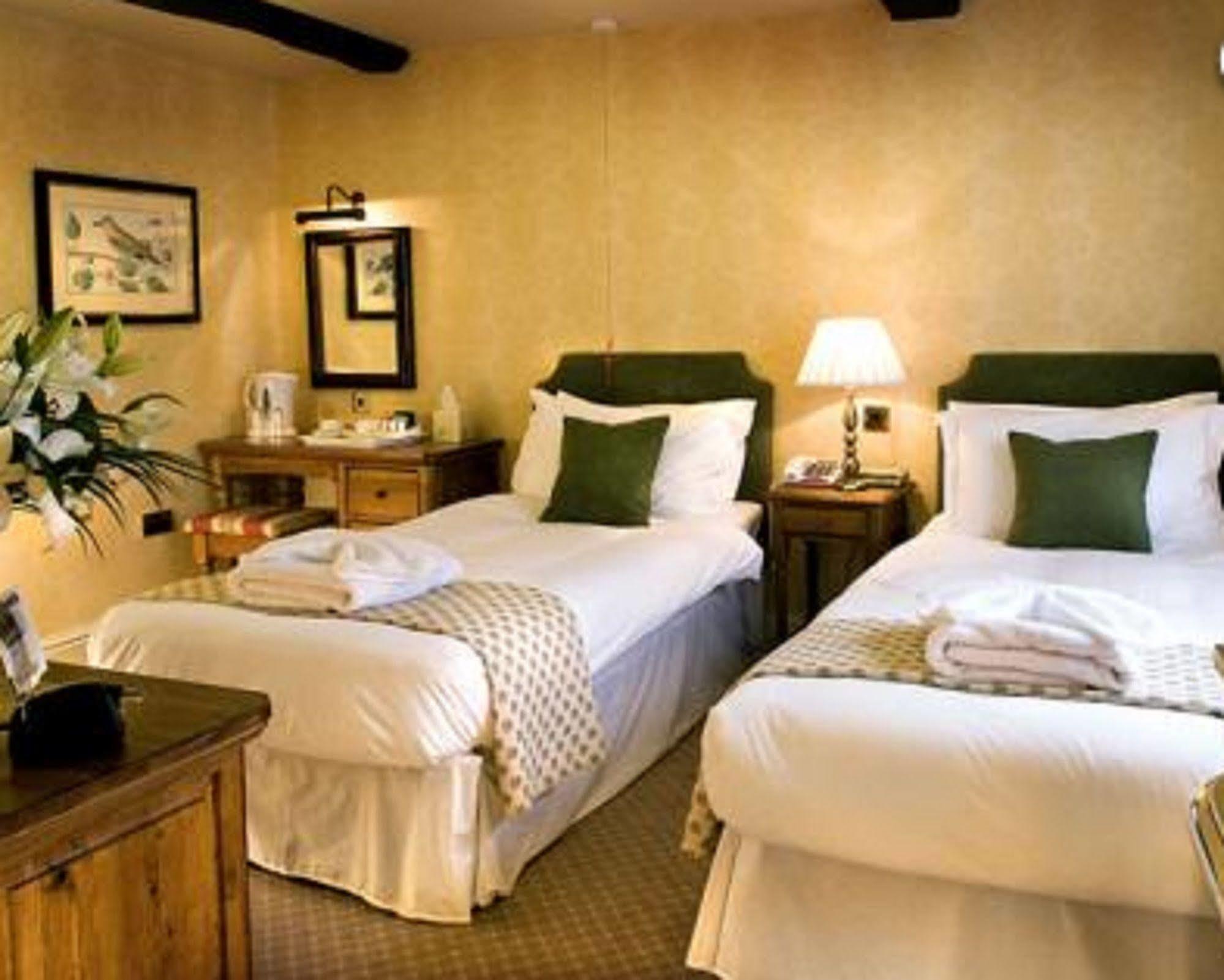 The Bear Hotel Devizes Exterior foto