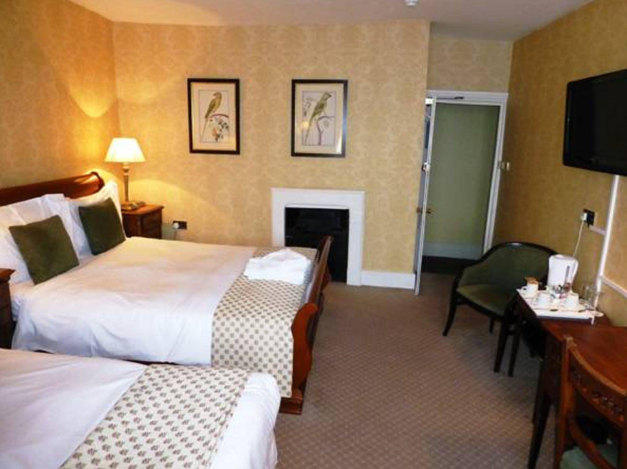 The Bear Hotel Devizes Exterior foto