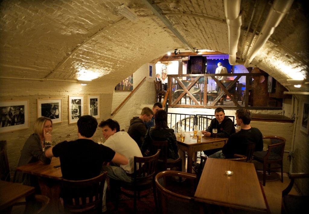 The Bear Hotel Devizes Exterior foto